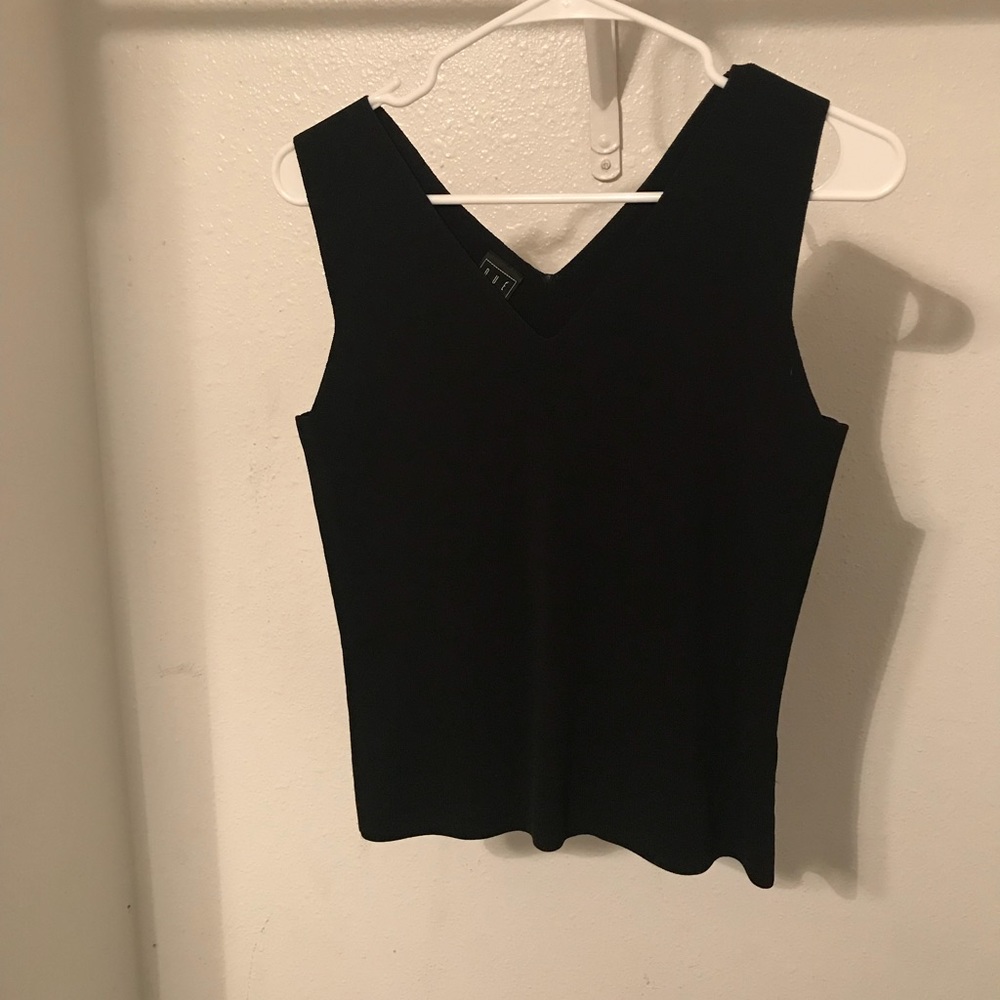 Due Per Due Ribbed VNeck Sleeveless Blouse